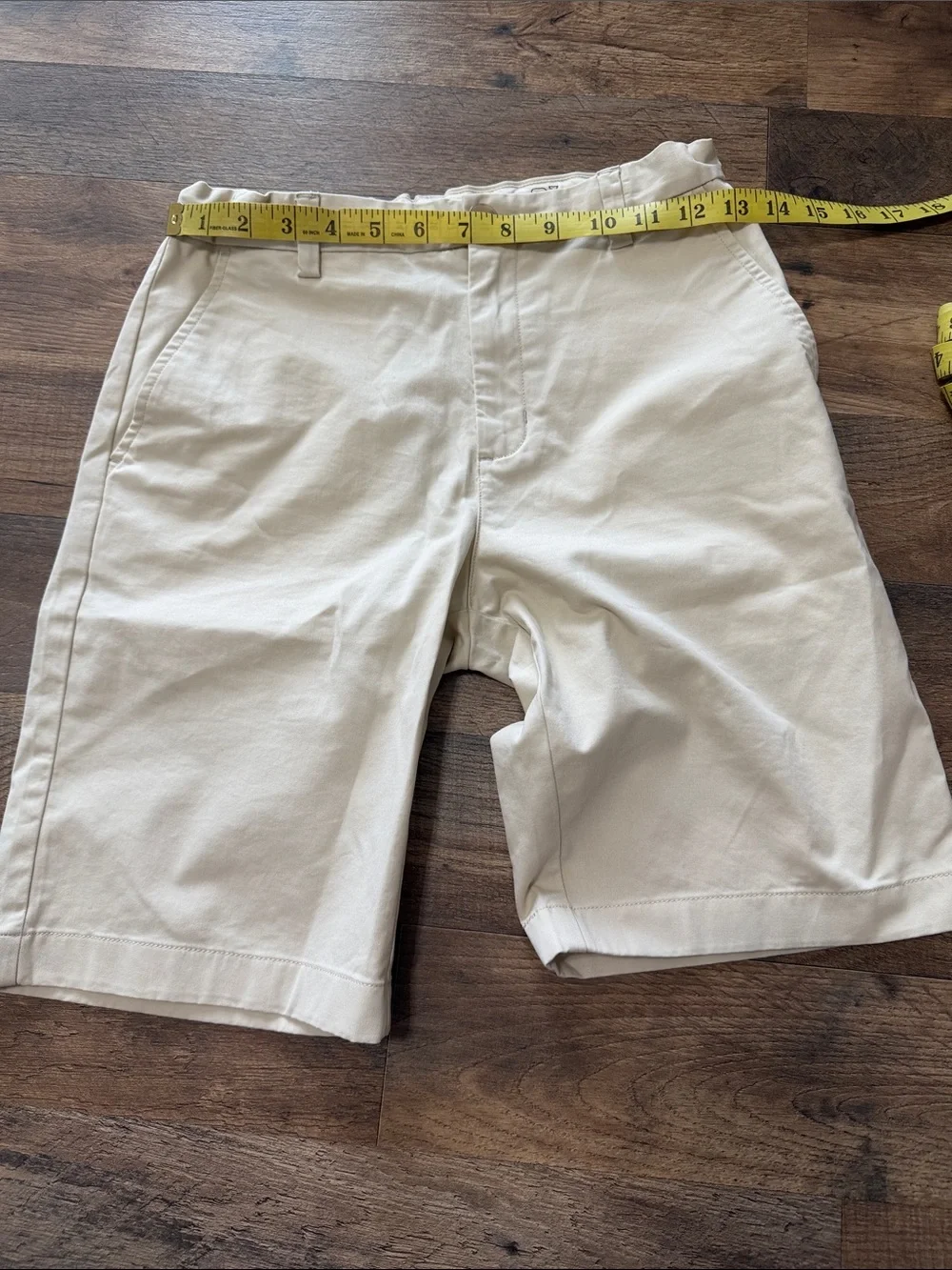 Vineyard Vines shorts size 14